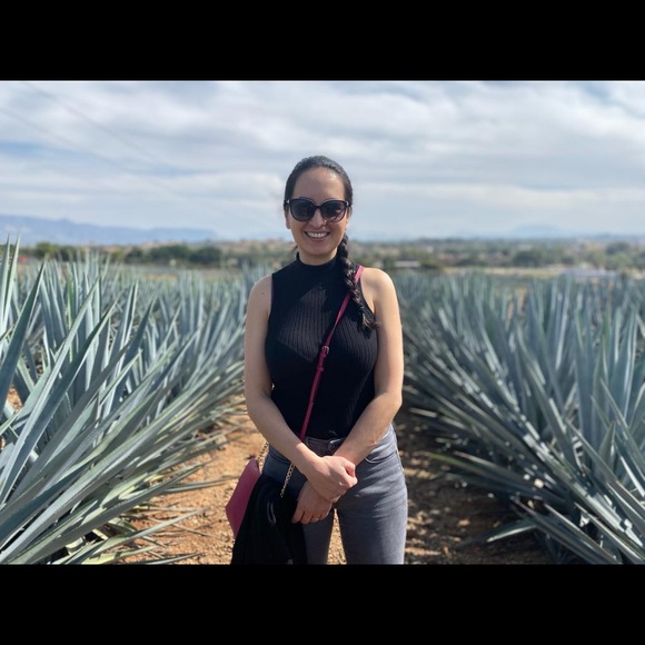 Meet your Posher, Yecenia - Picture 1 of 1